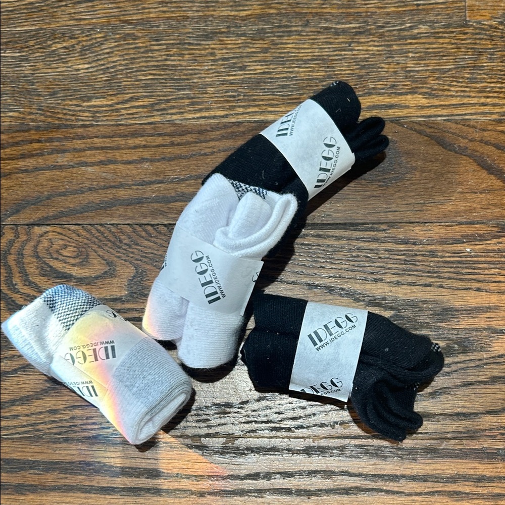Women’s Idegg Ankle Low cut  Black and White Socks Set